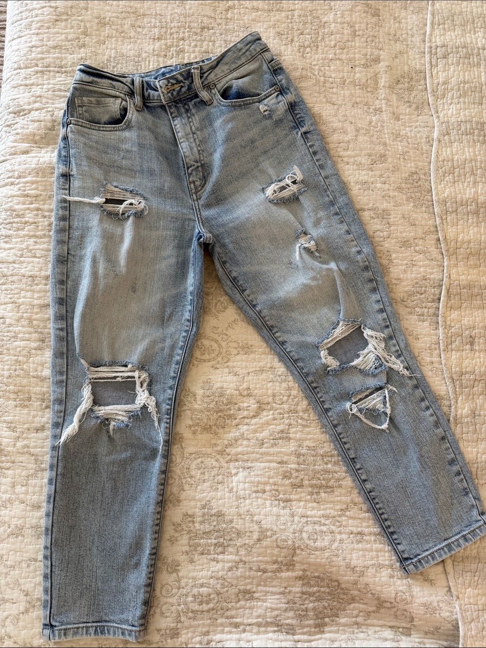 Lulu's Light Blue Distressed Ankle Jeans